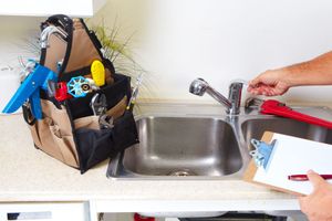 Misterbricolo connaît les astuces pour bien choisir son plombier ...