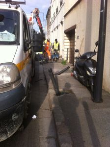 Protection des piétons dans la rue qui borde l'école
