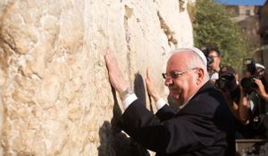 LaPresse.ca - Un faucon à la présidence d'Israël