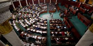 Radio-Canada / Tunisie : le Parlement vote pour la destitution du premier ministre
