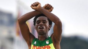 BBC - Ethiopian runner makes protest sign as he crosses line in Rio