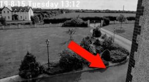 UNE CAMERA FILM UN SPECTRE EN IRLANDE