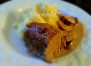 Filet mignon aux champignons, sauce moutarde