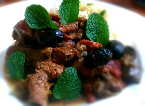 Agneau aux aubergines et aux olives