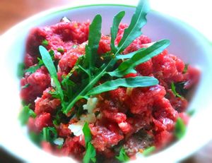 Tartare de boeuf au parmesan et à la roquette