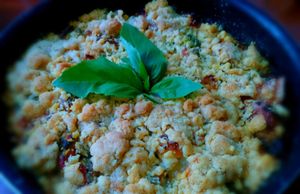 Crumble de courgettes et tomates au fromage de chèvre