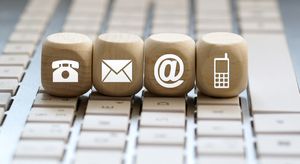 Attachée de presse, dealeuse d’informations
