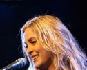 Anouk Teeuwe (née le 8 avril 1975 à La Haye) est une chanteuse et compositrice de rock néerlandaise