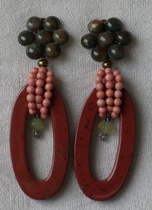 Boucles d'oreille. Création Simone d'AVRAY. Paris.