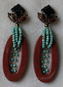 Boucles d'oreille clip. Simone d' AVRAY. Paris.