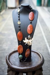 Création collier signé Simone d'AVRAY