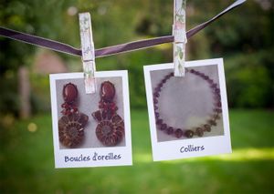 Boucles d'oreilles clips et colliers de créateur.