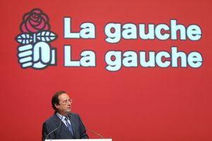 Mélenchon veut « passer devant le candidat du PS au premier tour pour lui retirer sa rente de position dominante, et le "pasokiser »