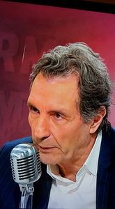 Jean-Jacques Bourdin ou la balourdise du godiche...