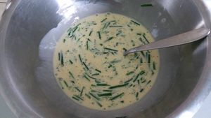Omelette roulé aux fines herbes, jambon et fromage