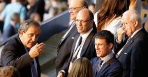 Valls décolle... oups... déconne !