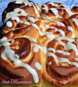 Brioche roulée à la fraise