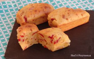 Cake aux piquillos, poivron et cheddar au piment