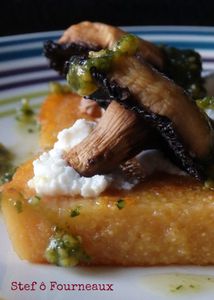 Polenta grillée aux champignons et à la ricotta