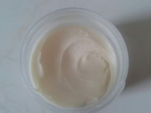 Masque nourrissant pour cheveux secs au beurre de mangue