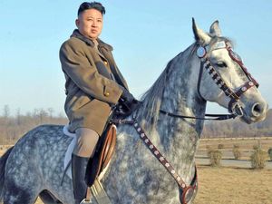 Kim Jong Un au lancement d’essai d’un missile tactique téléguidé de haute précision