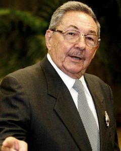 Le président cubain, Raul Castro, arrive à Paris