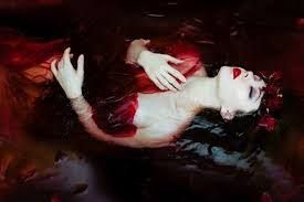 La leyenda de la dama de rojo