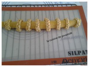 Brioche roulée en petite tresse sans laitage et sans gluten au thermomix ou sans