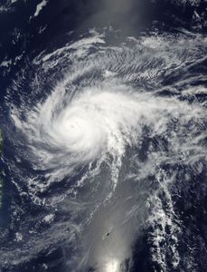 Maysak (Chendeng) am 3. April über der Philippinen-See Quelle: NASA Goddard MODIS Rapid Response Team