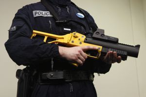 Micro-ondes Ultrasons et laser, les armes de la police de demain