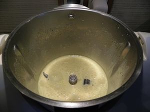 UN TOUR EN CUISINE n° 374 : GATEAU MOELLEUX AMANDES ET CERISES ( thermomix)