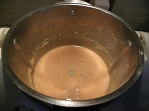 UN TOUR EN CUISINE n° 374 : GATEAU MOELLEUX AMANDES ET CERISES ( thermomix)