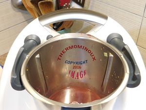 SAUCISSON DE LYON A LA SAUCE BEAUJOLAISE (thermomix)