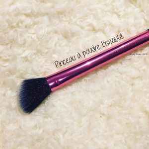 •• Maquillage: comment bien utiliser ses pinceaux ? ••