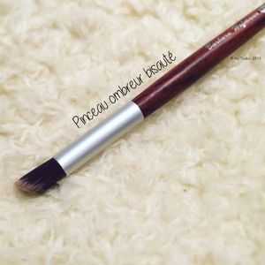 •• Maquillage: comment bien utiliser ses pinceaux ? ••
