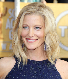 Découvrez le premier aperçu du spin-off "Esprits Criminels : Beyond Borders" avec Gary Sinise ("CSI New York") et Anna Gunn ("Breaking Bad")