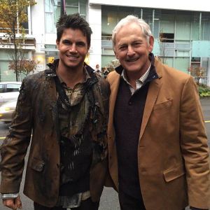 "The Legends of Tomorrow" : le spin-off de "Arrow" et "The Flash" devrait débuter en janvier 2016 selon Victor Garber