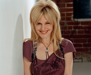 Adrian Pasdar ("Heroes") et Kathryn Morris ("Cold Case") rejoignent Josh Holloway et Sarah Wayne Callies dans "Colony" pour USA Network (bande annonce)