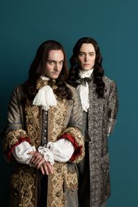 Versailles, la série : Louis XIV, souverain "barock'n'roll" ?