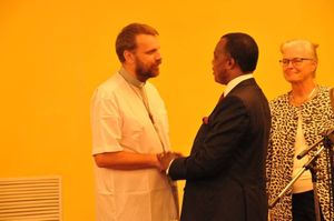 Denis Sassou N'Guesso et le prête libéré