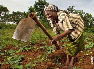 Une agricultrice faisant le bonheur