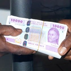 Des coupures de francs CFA