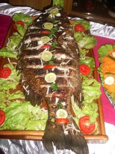 Un poisson braisé bien assaisonné
