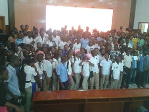 ©Des élèves de Brazza disant merci à MTN Congo