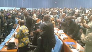 @Les participants approuvant le meeting du 6 octobre