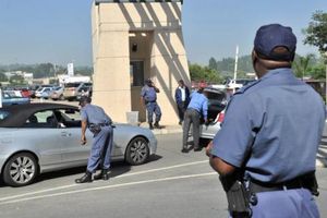 @Les policiers en traque de meurtriers