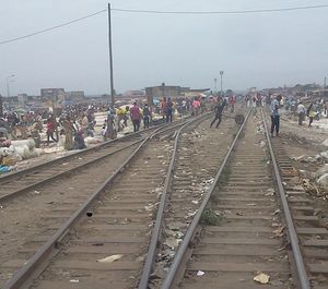@Marché Tiétié sur les rails