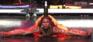 @Une danseuse de Assiko