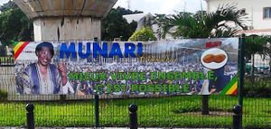 @Une banderole de Munari au centre-ville