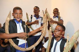 @Des élèves jouant au Mbela